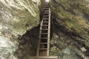Rabštejn - žebřík vedoucí na vyhlídku (© Zuzana Holasová, 10/2009)