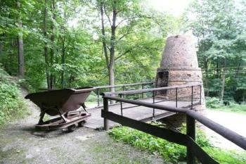 horní část pecí, kudy se vhazoval vápenec ( © Jan P. Štěpánek 09/2008)