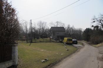 příjezdová cesta ze sev.strany (© D Dohňanský, 03/2018)