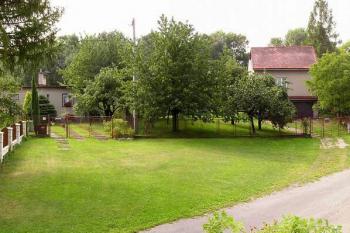 Pohled na místo tvrze od severu (© Jan P. Štěpánek 2005)