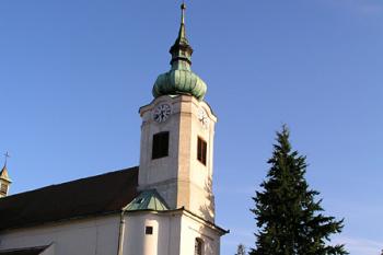 Čelo kostela ( © Roman Řezáč 09/2004)