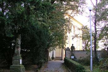 Cesta ke kostelu ( © Roman Řezáč 09/2004)
