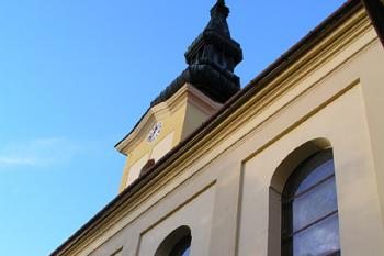 Loď kostela ( © Roman Řezáč 09/2004)