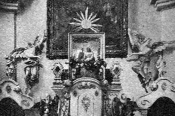 zámecká kaple na počátku 20. století (© Antonín Podlaha: Posvátná místa království Českého; Díl 2., Vikariáty: Berounský, Bystřický a Plzeňský, Dědictví sv. Jana Nepomuckého, Praha 1908)