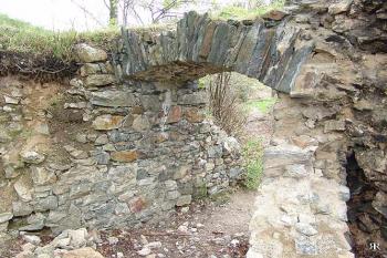 Vstupní portál, pohled z jádra ( © Roman Řezáč 04/2005)