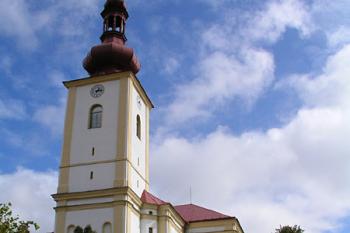 Čelo kostela ( © Roman Řezáč 09/2004)
