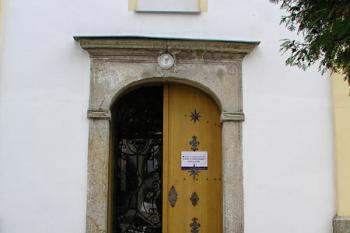 Vstupní portál ( © Roman Řezáč 09/2004)