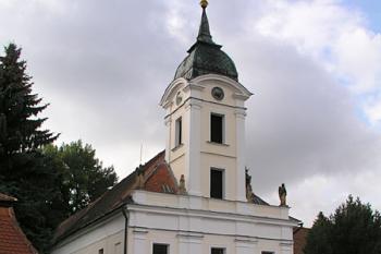 Čelo kostela ( © Roman Řezáč 09/2004)