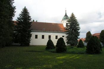 Pohled ze zámecké zahrady ( © Roman Řezáč 09/2004)