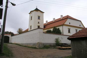 Pohled na věž ( © Roman Řezáč 09/2004)