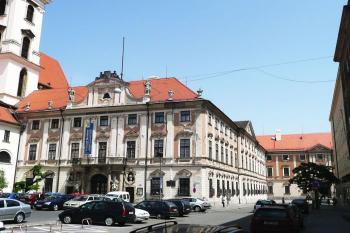 celkový pohled na budovu Místodržitelského paláce ( © Jan P. Štěpánek 06/2008)