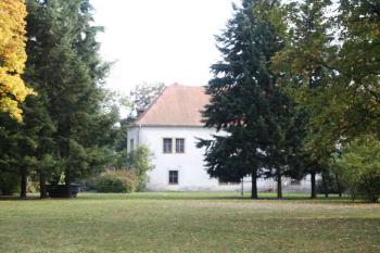 pohled na zámek ze zámeckého parku (© Lenka Martinková 10/2004)