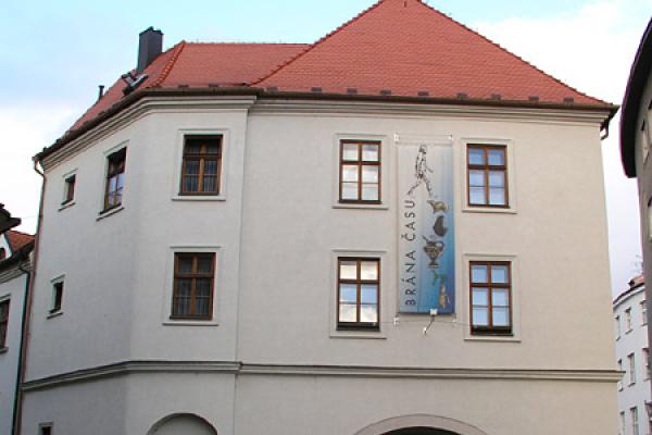 Měnínská brána