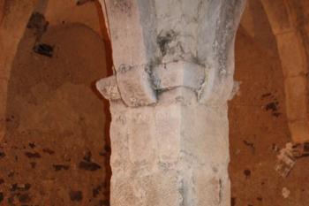Střední sloup klenby přízemí Vlčkovy věže ( © Ivan Grisa 09/2009)