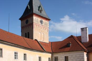 Hodinová věž od východu ( © Ivan Grisa 09/2009)