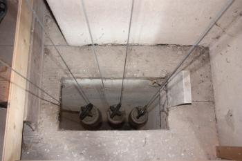 Závaží hodinového stroje ( © Ivan Grisa 09/2009)