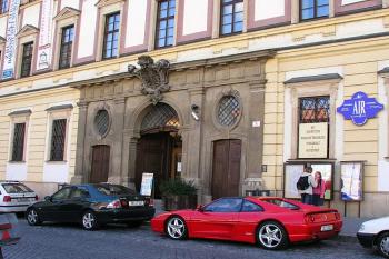 Vstupní portál ( © Roman Řezáč 10/2004)