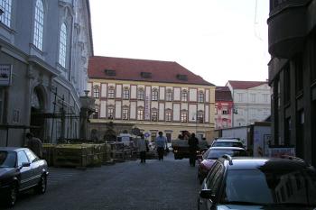 Pohled z ulice Květinářská ( © Roman Řezáč 10/2004)