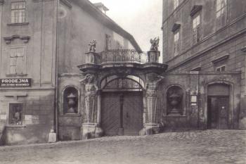 foto z počátku 20. století - pohled na dnešní Muzejní uličku - vpravo Dietrichsteinský palác - sokr. sbírka IvoR (© ???)