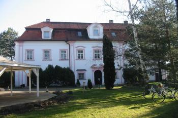 západní průčelí zámku (© D Dohňanský, 03/2015)