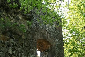 Spodní brána hradu ( © Ivan Grisa 05/2009)