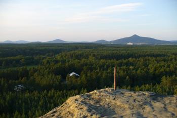 Ralsko z Havraní vyhlídky (© Pavel Jarý, 26.07.2009)