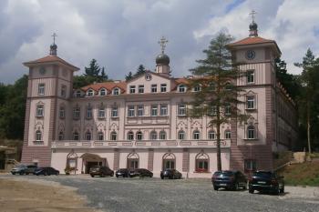 Pravoslavný monastýr sv. Václava a sv. Ludmily (© Johannes Cladis, 07/2014)