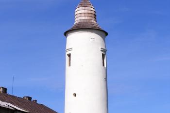 nově zrekonstruovaná hlásná věž u zámku ( © Jan P. Štěpánek 09/2007)