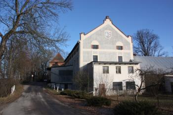 Nová část mlýna od jihu ( © Ivan Grisa 12/2009)
