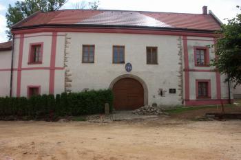 vstupní objekt, zvaný Bašta ( © Milan Caha 08/2008)