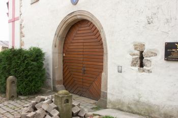 vstupní portál ( © Milan Caha 08/2008)