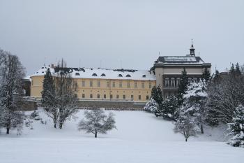 Pohled na zámek Zbiroh ( © Petr Nožička 12/2010)
