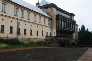 Boční pohled na zámek (©   06/2005)