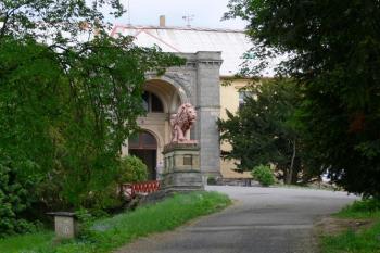 Brána zámku. (© jiri gazarek 07/2006)