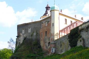 nejkratší strana pětiúhelného jádra hradu (© zdeněk komínek, 05/2008)
