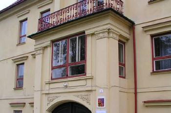 Vstupní portál ( © Roman Řezáč 10/2004)