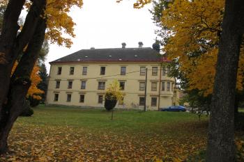 záp.strana zámku (© D Dohňanský, 10/2016)