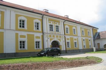 hlavní zámecké průčelí (© D Dohňanský, 07/2014)