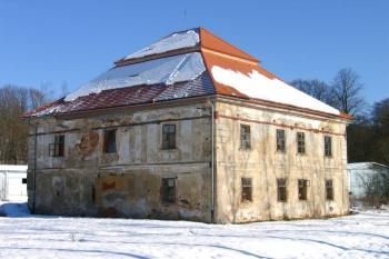 Zámek z jižní strany ( © Pavel Vítek 01/2006)