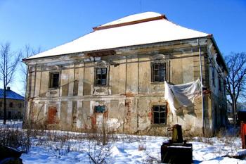 Zámek z bývalého parku ( © Pavel Vítek 01/2006)