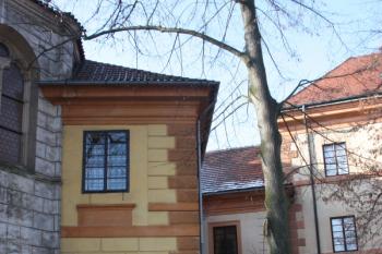 Zámecké křídlo s oratoří od východu ( © Ivan Grisa 01/2011)