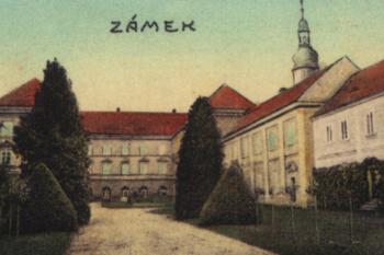 zámek od jihu na pohlednici z r. 1913 ( © Aleš Novák: Neratovice a okolí na starých pohlednicích, Baron, Hostivice 2007)