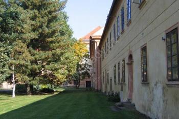 Boční trakt zámku (© Pavel Vítek 10/2005)