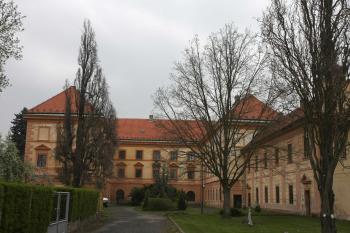 Celkový pohled na zámek (© Martin Kabeláč, 04/2008)