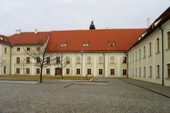 nádvoří kláštera (© D Dohňanský, 03/2014)