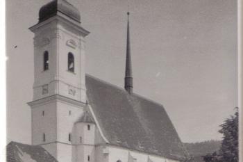 Doubravník -  kostel Povýšení sv. Kříže - fotografie z první pol. 20.století (soukr.sbírka IvoR) ( © anon.)