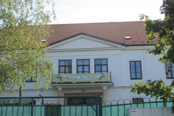 Balkon se štítem ( © Dušan Dohňanský 08/2019)