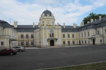 hlavní průčelí na záp.straně (© D Dohňanský, 08/2018)