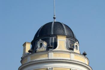 Detail zastřešení kopule a zámeckých hodin ( © Miroslav BITTER 03/2008)