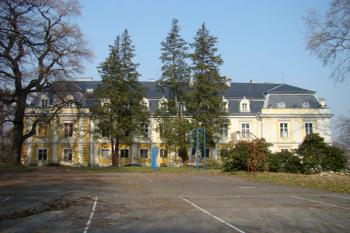 Celkový pohled na jihovýchodní zámecké křídlo. ( © Miroslav BITTER 03/2008)